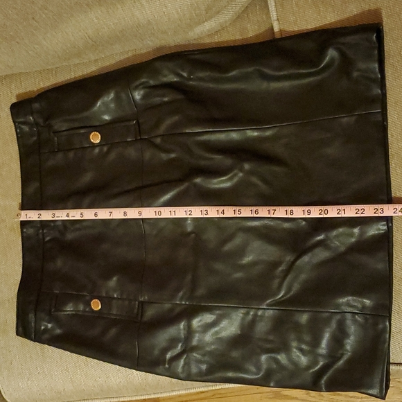 Liz Claiborne Black Leather Skirt - Picture 9 of 9